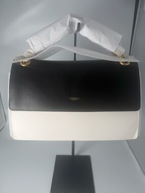 Coach Chelsea Chain 30-Black